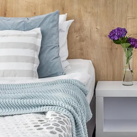 777 Krasickiego ミエンジズドロイェ