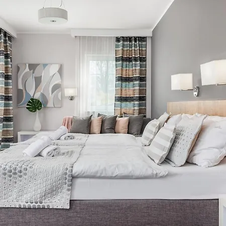 777 Krasickiego ミエンジズドロイェ