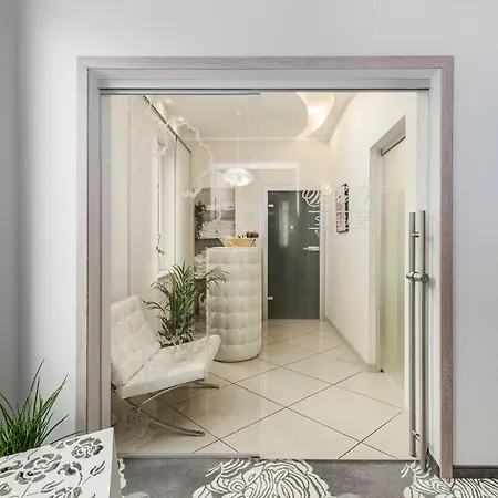 777 Krasickiego アパートホテル