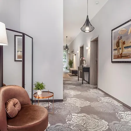 777 Krasickiego アパートホテル ミエンジズドロイェ