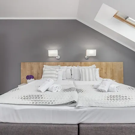 777 Krasickiego アパートホテル ミエンジズドロイェ