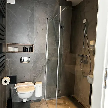 777 Krasickiego アパートホテル