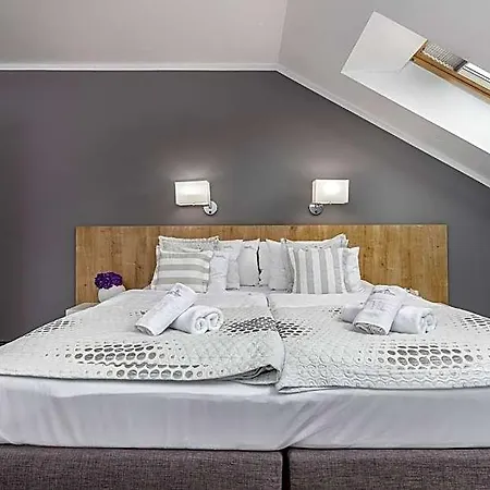 Apart Otel 777 Krasickiego 3*